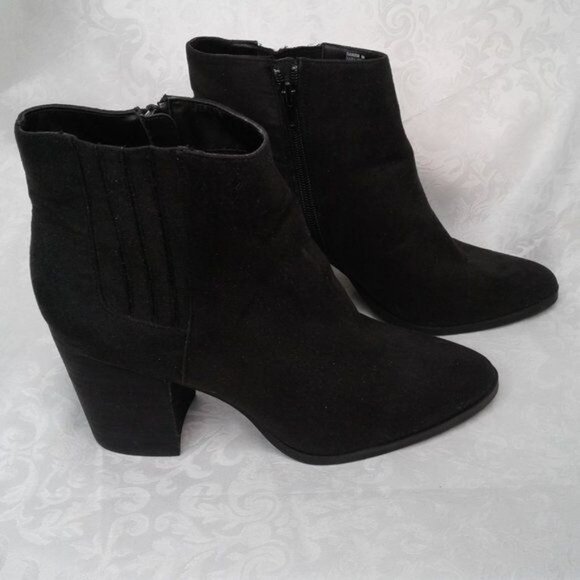 Madden Girl Shaakerr Chelsea Ankle Boots Chunk Heel Black Suede-Look Size 9M - Picture 1 of 14